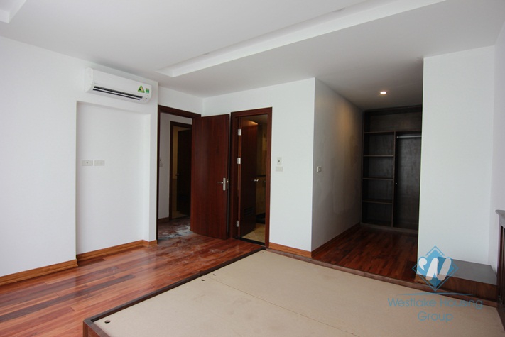 Cosy 03 bedrooms apartment with stunning lakeview for rent in Tay Ho, Ha Noi